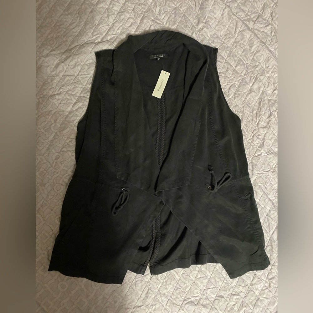 Fraancesca’s dark gray vest NWT